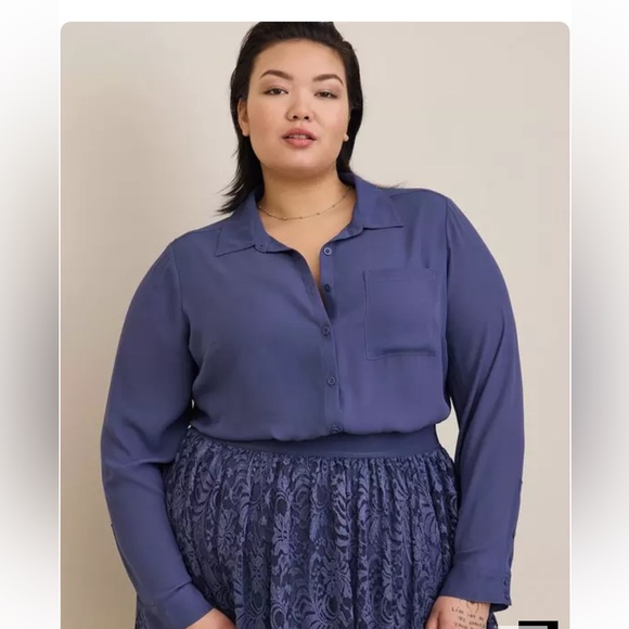 Torrid Lizzie Georgette Button Down Blouse BNWT Size 2 - Picture 6 of 8